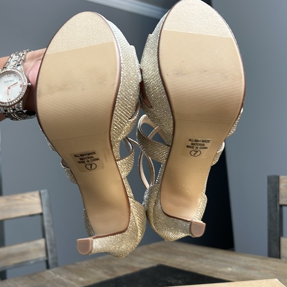 Charlotte Russe Gold Stiletto Heels with Cross-Ankle Straps - Picture 4 of 4